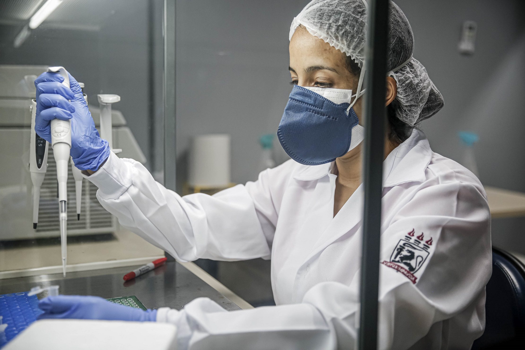 تجري الآن تجربةٌ أكبر للقاح جامعة أوكسفورد على 5.000 متطوع في البرازيل