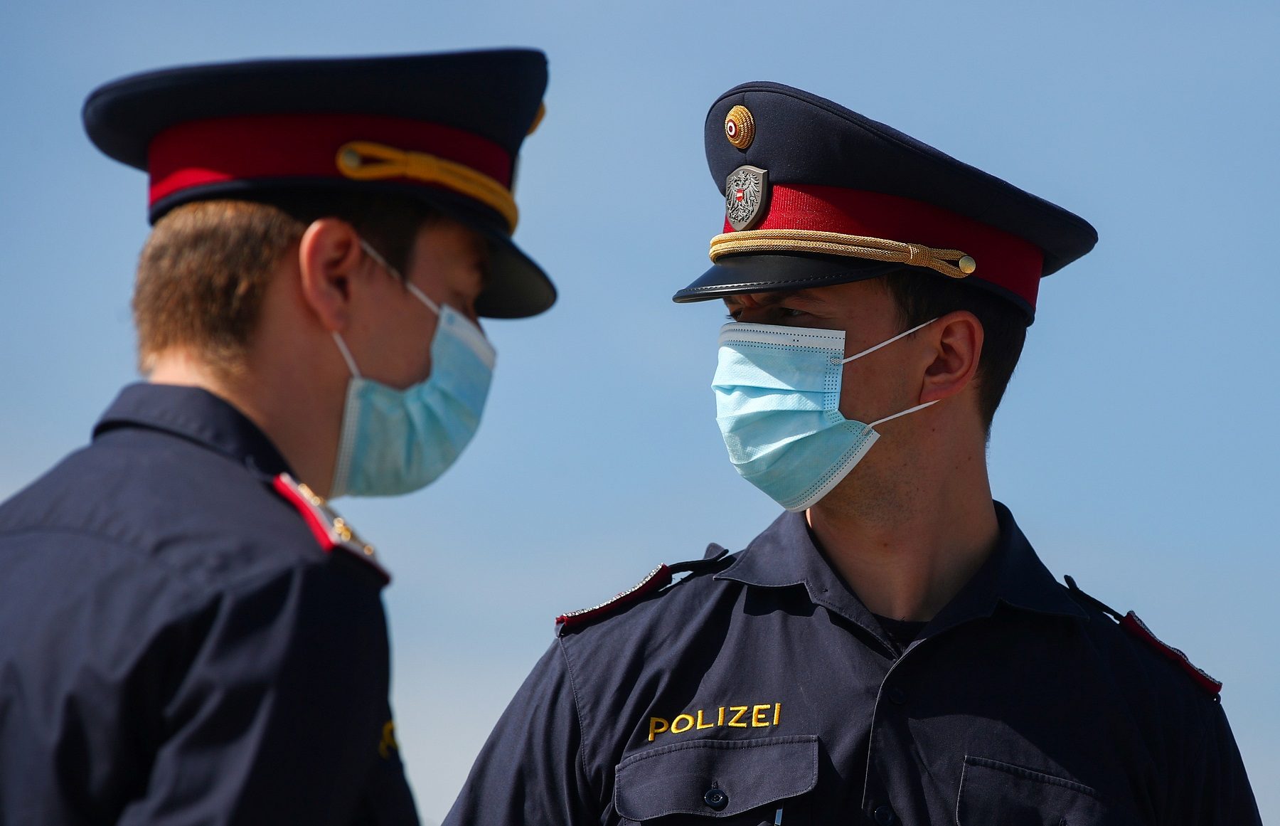 “يبحثون عنا ويقتلوننا بالرصاص”! شيشانيون متخوفون من حملة اغتيالات لهم بعد استهداف ثالث معارض في أوروبا