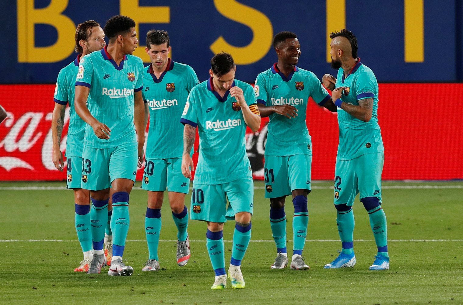 أنسو فاتي تألق مع برشلونة رغم أن عمره 17 عاماً فقط (رويترز)