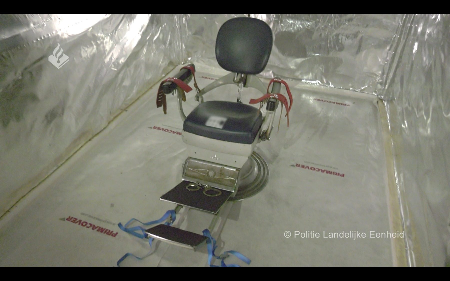 “غرفة تعذيب” في حاوية للشحن بهولندا.. مجهزة بمقعد لطب الأسنان وعازل للصوت لكتم صرخات الضحايا