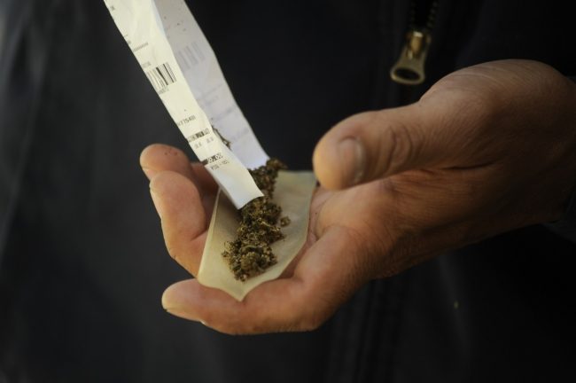 الـFBI يخدع تجار المخدرات والسلاح.. باع لهم “هواتف” مخترقة على أنها مشفرة فاعتقل المئات منهم