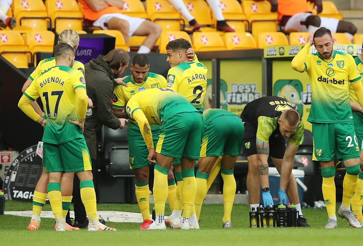 دانييل فاركه مدرب نوريتش سيتي هاجم لاعبيه بشدة (رويترز)