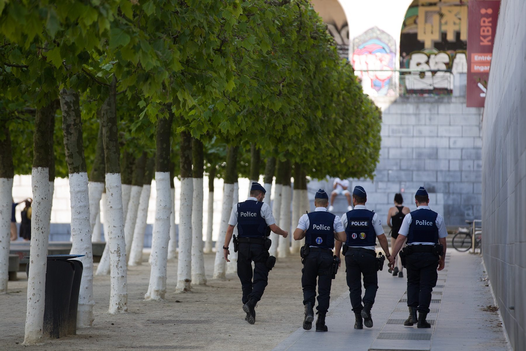 “فلويد” جزائري في بلجيكا.. مات مكبلاً ومخنوقاً، ووالدته تتهم الشرطة بالتسبب في وفاته (فيديو)