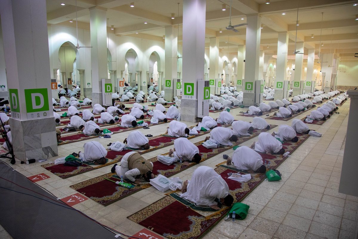 المسلمون يحتفلون بعيد الأضحى المبارك.. صور وفيديوهات لملايين المسلمين يؤدون صلاة العيد