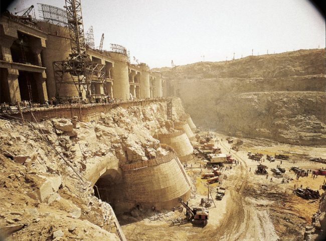 مصر بين اليوم والأمس.. خططُ بناء سد على النيل أشعلت حرباً بعام 1956، فهل سيحدث ذلك مجدداً؟
