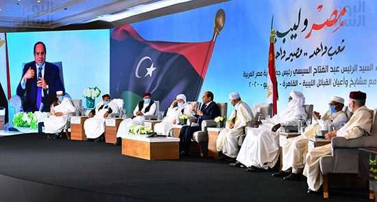 السيسي أثناء لقائه قبائل ليبية/الصورة من موقع اليوم السابع