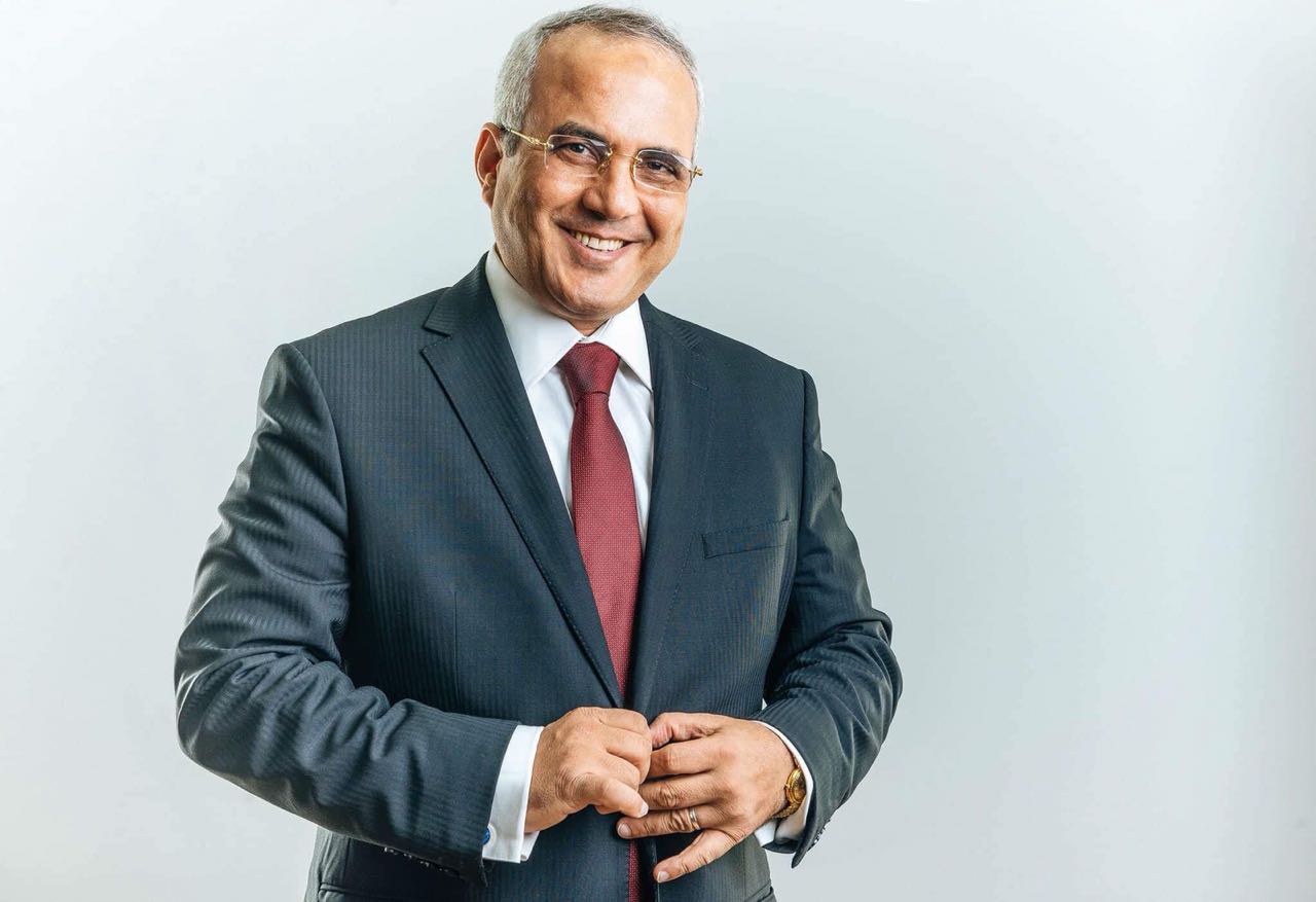 اعتُقل بسبب تقريرٍ مترجم.. السلطات المصرية تفرج عن رئيس تحرير “مصر العربية” بعد حبس احتياطي لعامين