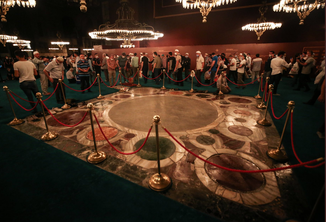 مكان “تتويج الأباطرة” في مسجد آيا صوفيا لن يُغطى بالسجاد.. تركيا توضح سبب قرارها (صور)