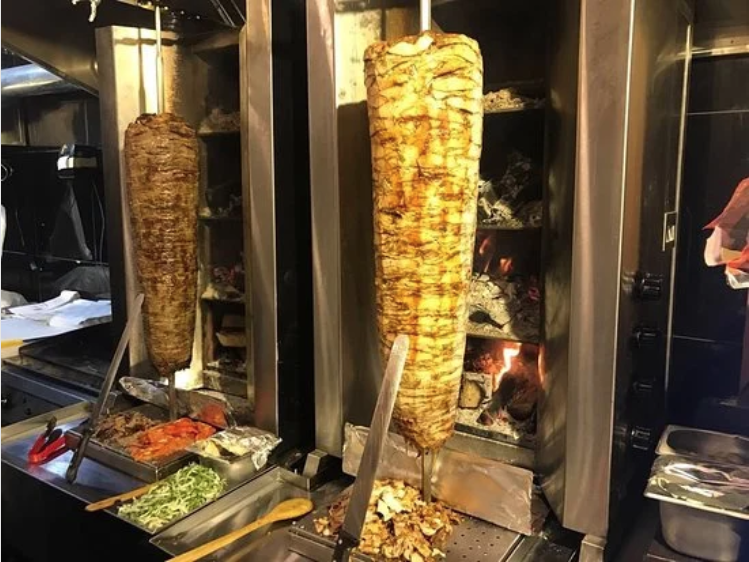 وجبات شاورما تُدخل الأحزان لمنازل أردنيين.. تسمُّم جماعي يتسبب بوفاة طفل وإصابة مئات