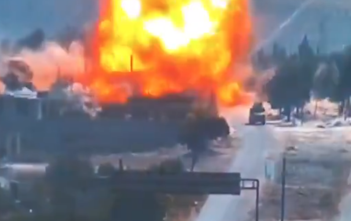 فيديو لانفجار ضخم يستهدف قوات روسية في سوريا.. موسكو: لدينا إصابات بين جنودنا