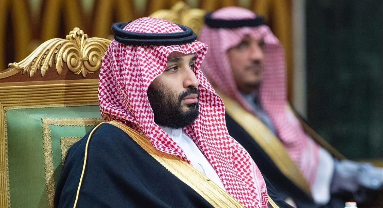 طلب منه المساعدة، ثم عرض عليه وظيفة ثم هدده.. تسريب رسائل بين محمد بن سلمان وضابط استخبارات سعودي لاجئ