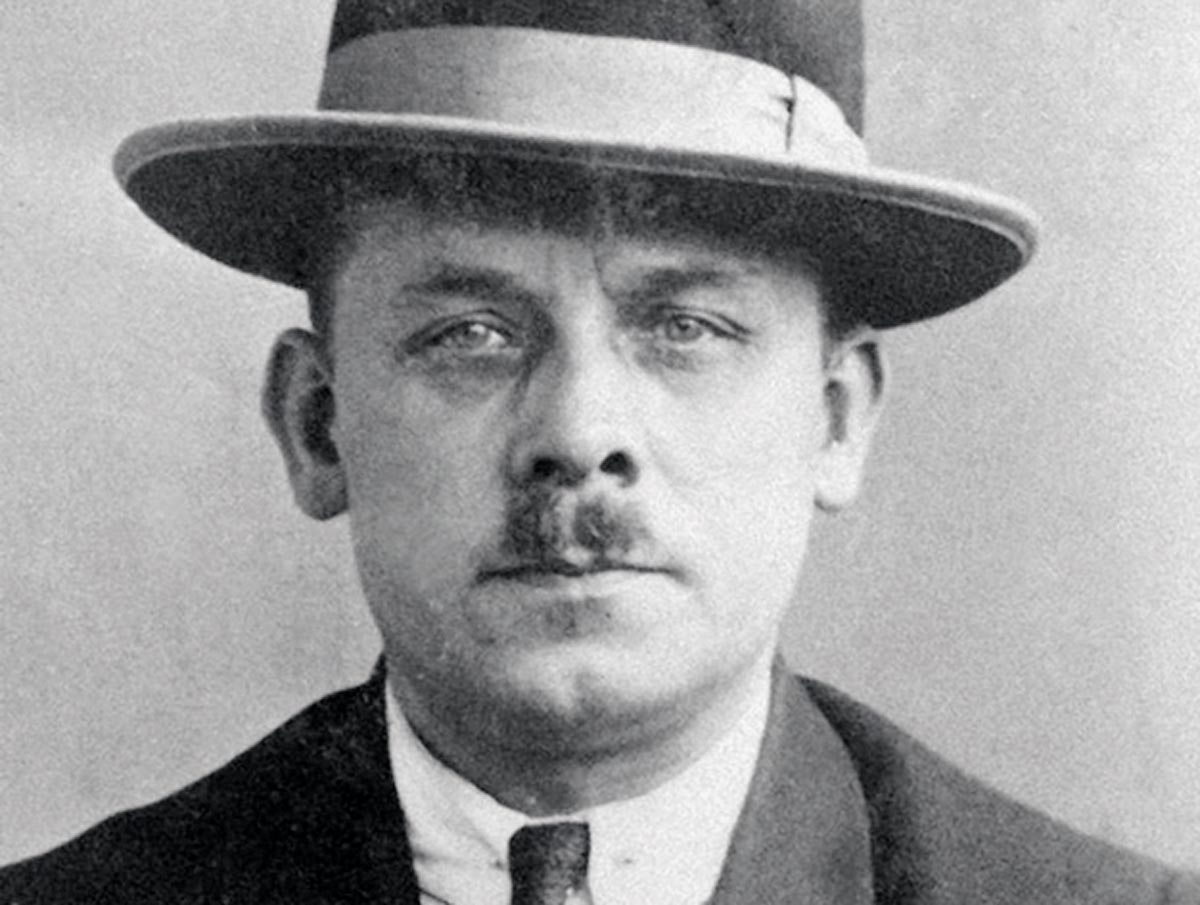 قتل 70 مراهقاً وتحرش بجثثهم ثم باع لحومهم كـ “خنازير”.. القصة المرعبة لأشهر جزّاري ألمانيا