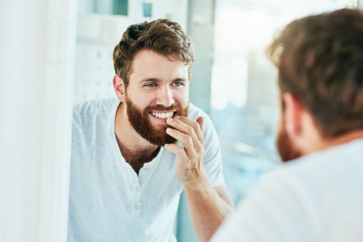 istock\ البقع على الأسنان