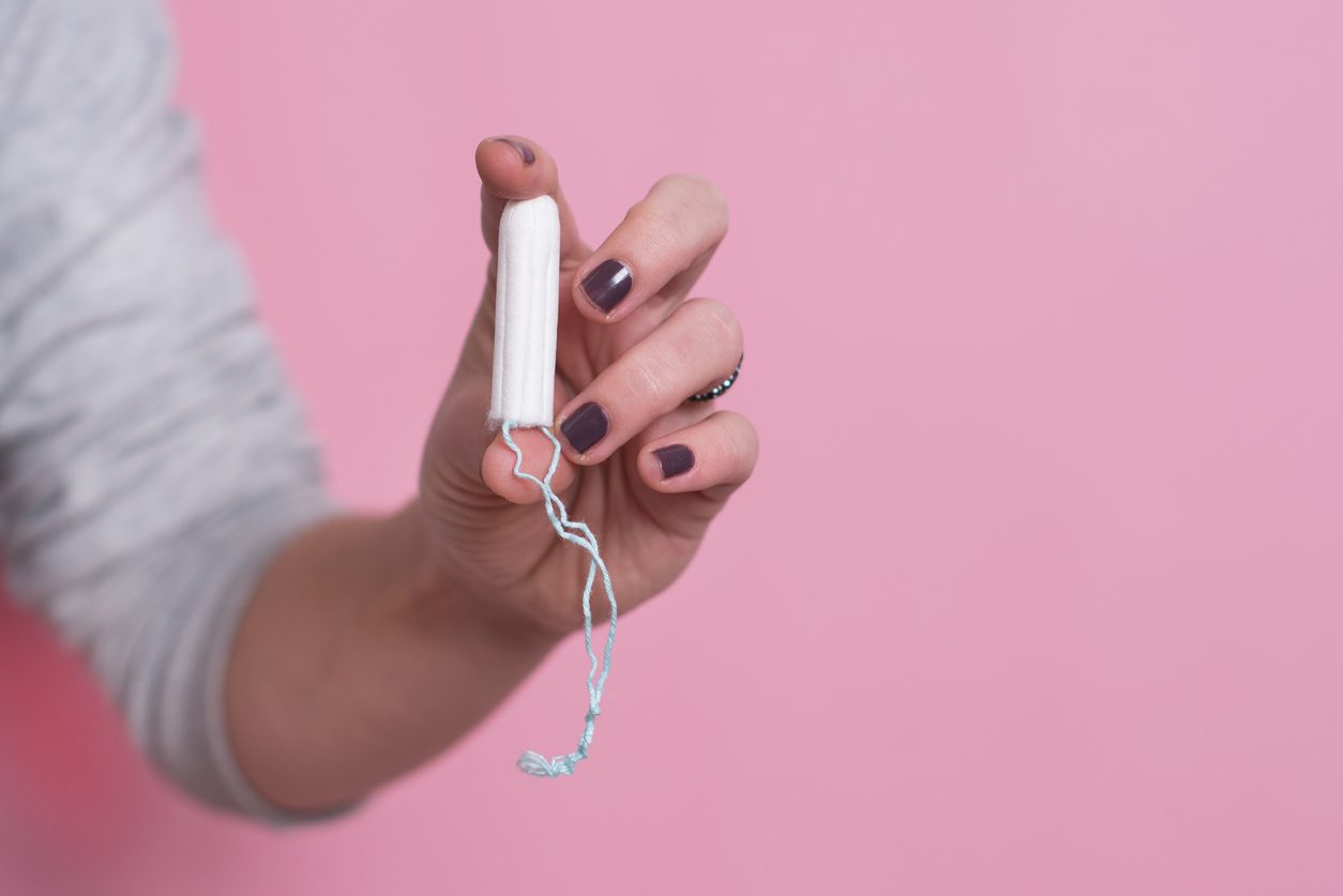 تفضّلين استعمال السدادات القطنية خلال فترة الدورة الشهرية؟ احذري، هناك 20 طريقة خاطئة في استخدام التامبون