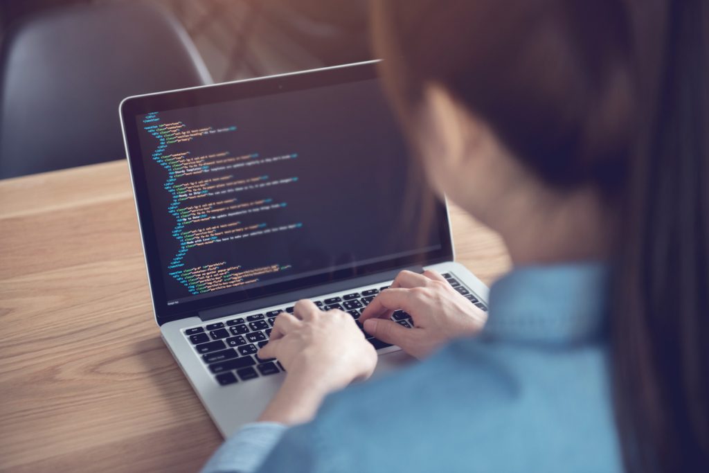 لكن ما هي أشهر 5 لغات برمجة في العالم؟
