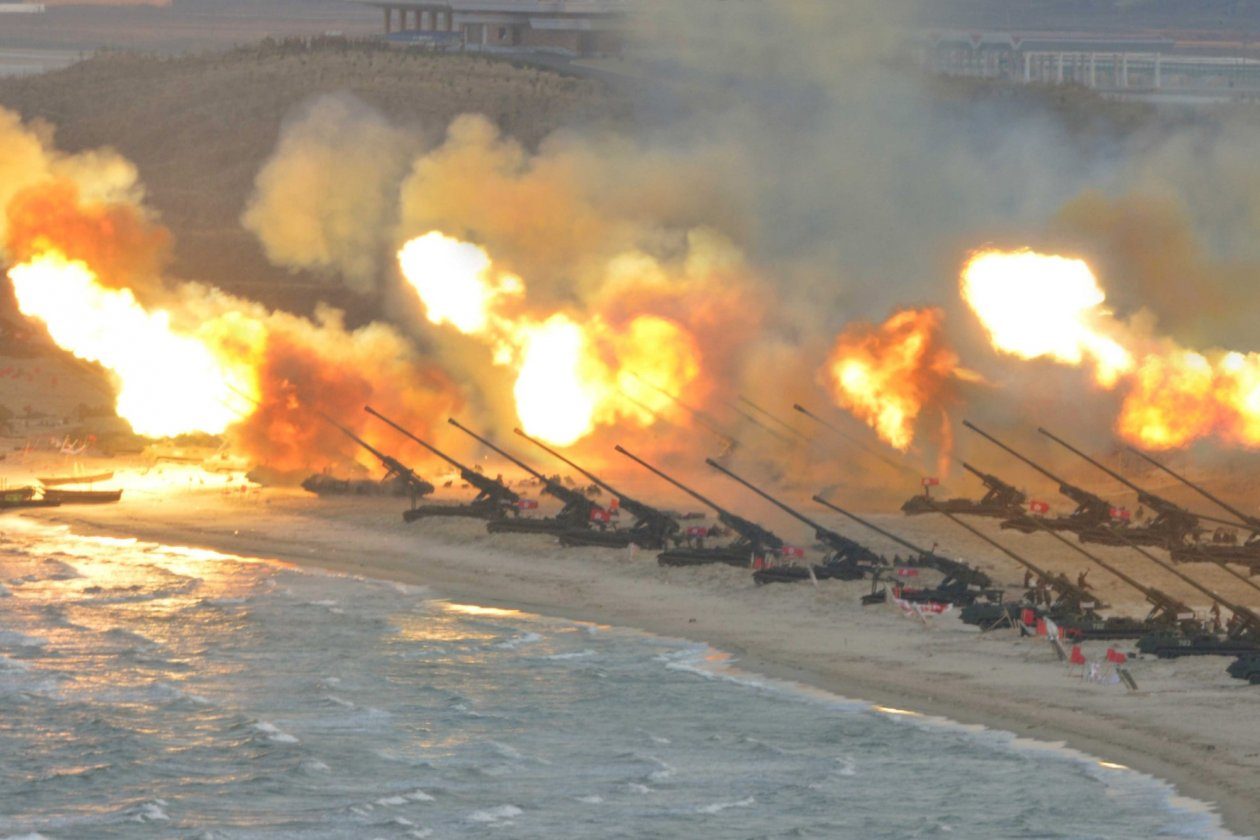 سلاح ضخم عمره 35 عاماً.. كيف وصلت مدافع كوريا الشمالية طويلة المدى إلى ساحات معارك الشرق الأوسط؟