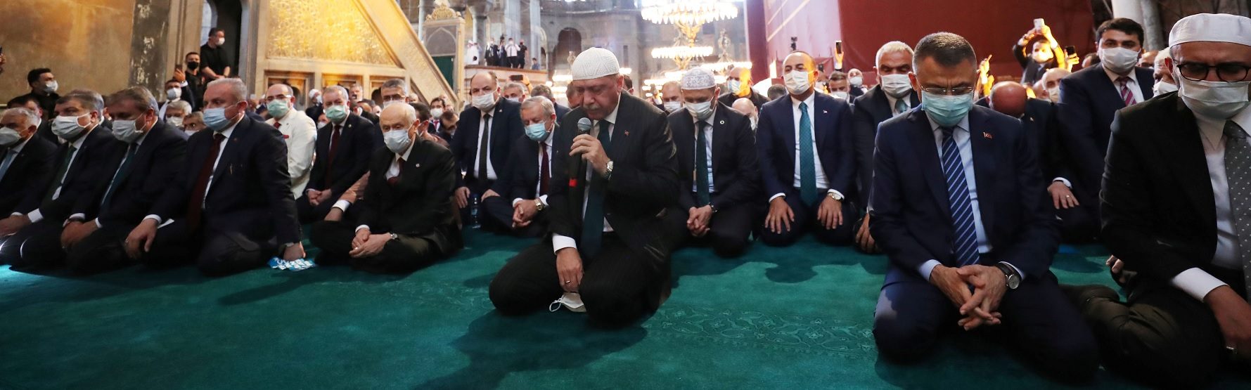 سيف السلطان الفاتح بيد الخطيب، وافتتاح في ذكرى انتصار تركيا التاريخي.. 8 رسائل سياسية عبر “آيا صوفيا”