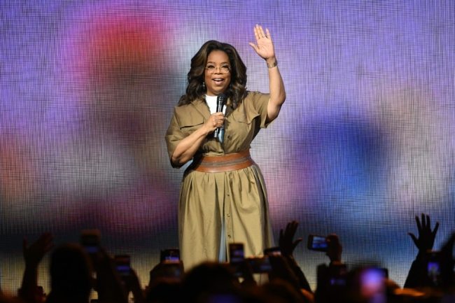 أوبرا وينفري تنهار من البكاء على الهواء.. كشفت عن تعرضها للاغتصاب حينما كانت طفلة