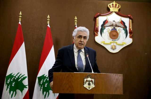 مَن هو وزير الخارجية اللبناني، وهل تعني استقالته نهاية الحكومة أم مؤشر على انهيار وشيك للبلاد؟