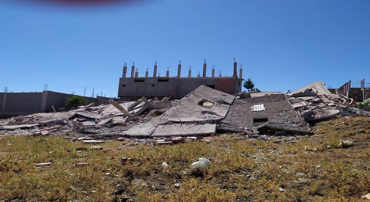 مشاهد مخيفة لانهيار منازل وتشقق الأرض.. زلزال عنيف يضرب شرق الجزائر (فيديو)