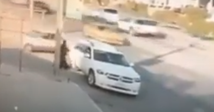 سرعة بديهتها أنقذتها من موت محتم.. فيديو لناشطة عراقية بارزة تنجو من محاولة اغتيال