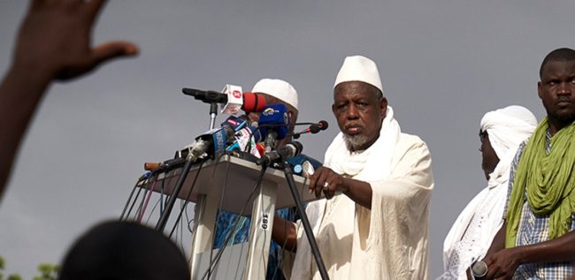 “إمام الشعب” الذي يصنع الملوك ويهدمهم.. من هو محمود ديكو الذي أسقط الرئيس المالي ويثير قلق فرنسا؟