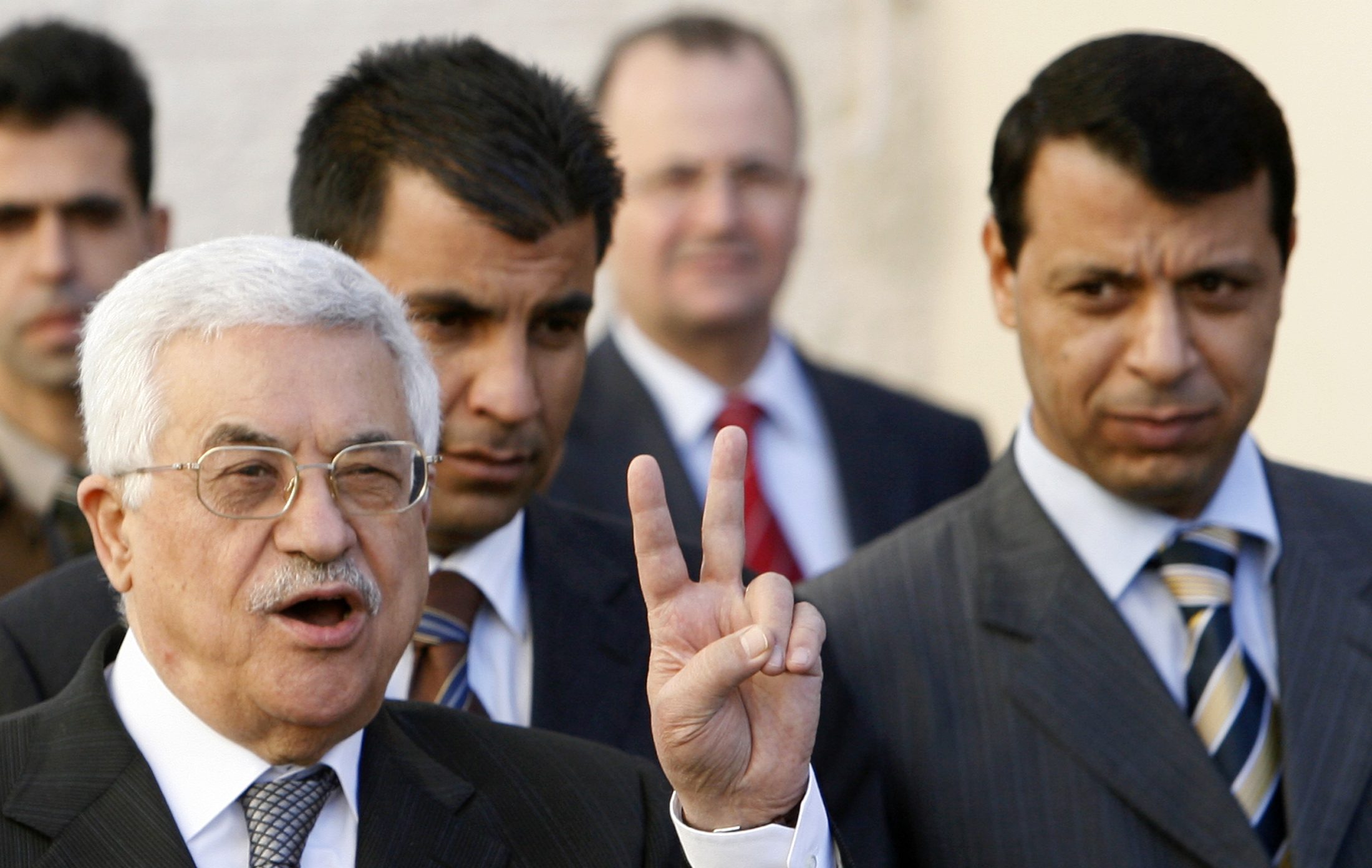 هل يصبح دحلان رئيساً لفلسطين؟ ما سيحدث في الشرق الأوسط بعد “الصفقة” الإماراتية – الإسرائيلية