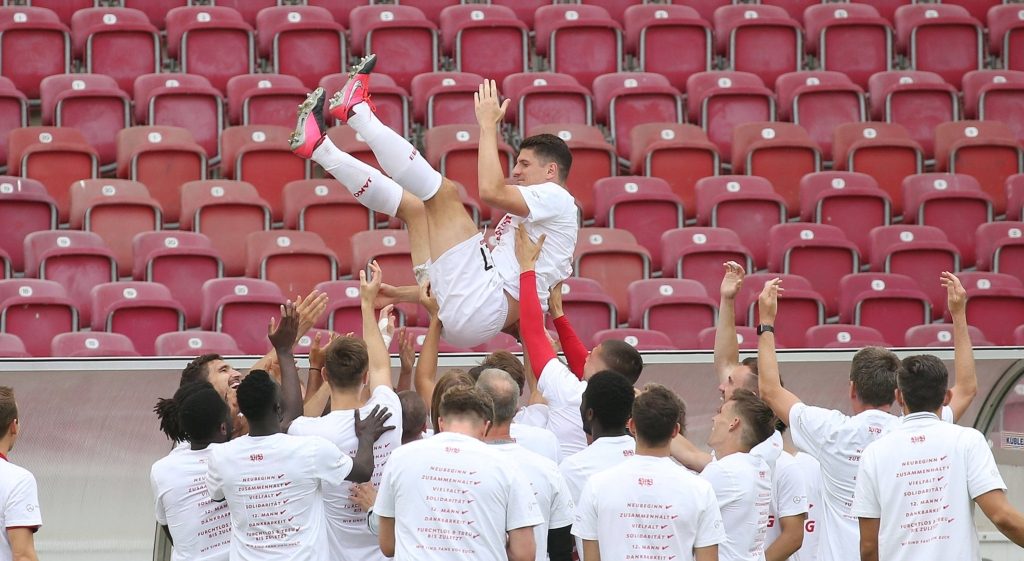 وداع ماريو غوميز (رويترز)