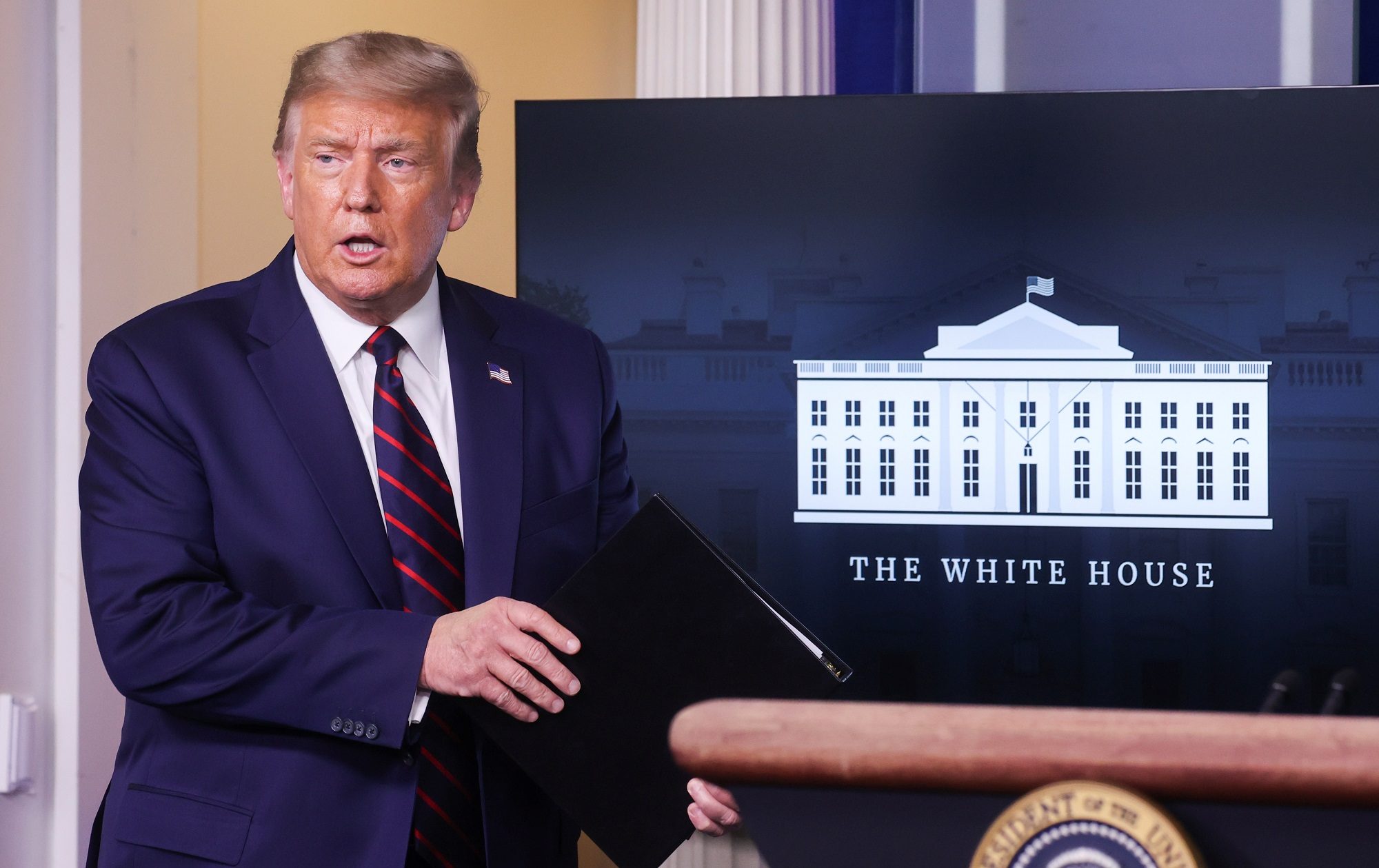 “سببه إما هجوم أو قنبلة”.. أول تعليق لترامب على التفجير الهائل في بيروت