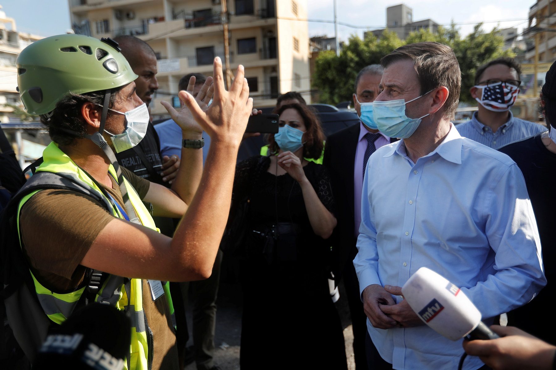 إقرار حالة طوارئ في العاصمة اللبنانية.. والـ”إف بي آي” يدخل على خط التحقيقات في تفجيرات بيروت