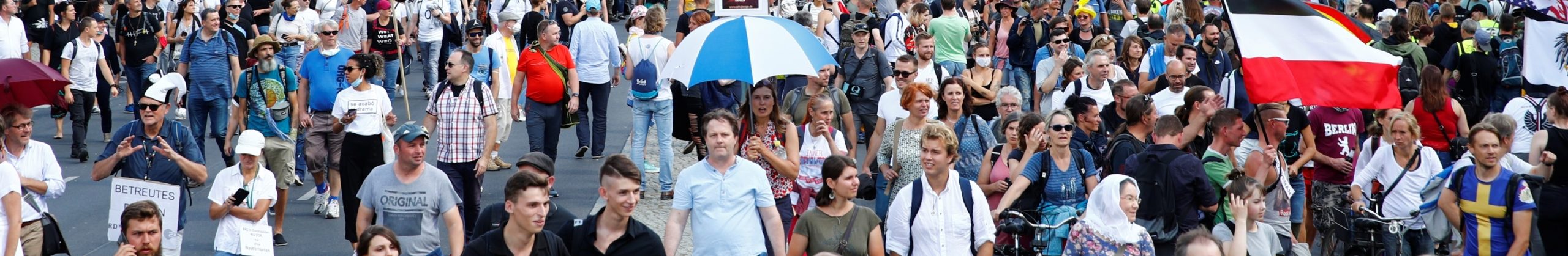 مدن أوروبية تتظاهر ضد إجراءات الوقاية من كورونا وترفض الإغلاقات.. والفيروس يعود للانتشار بقوة