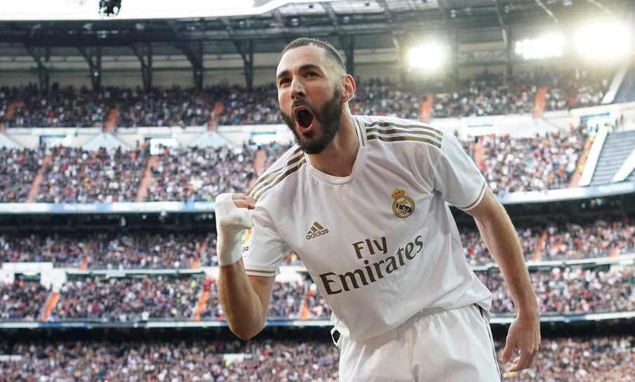 كريم بنزيمة مهاجم ريال مدريد (رويترز)