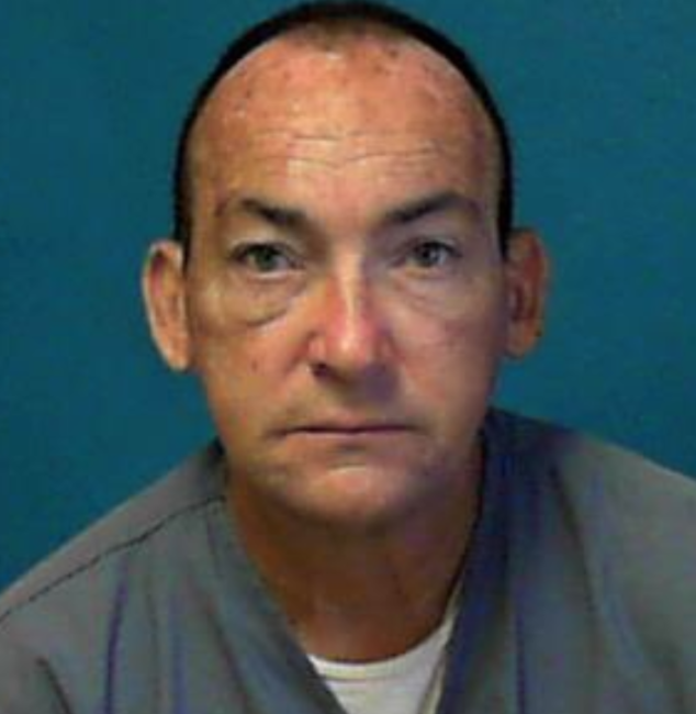 بريء حُكم عليه بالإعدام ثم بالسجن مدى الحياة.. الحمض النووي ينصف سجيناً أمريكياً بعد حبسه 37 عاماً (فيديو)