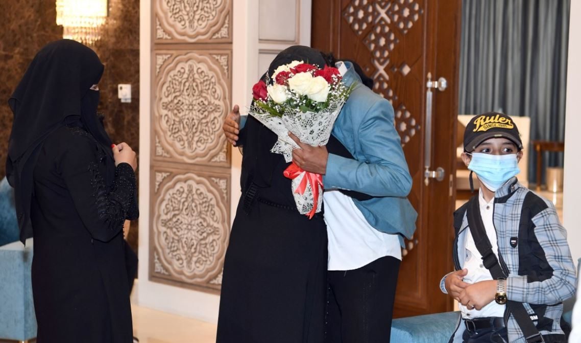 بعد قيام الإمارات بلمّ شمل عائلة يمنية يهودية.. ناشطون يذكرون أبوظبي بدورها في تدمير حياة الآلاف