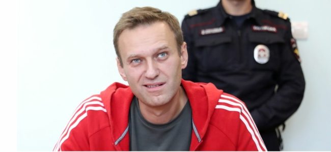 “نافالني” يواجه الموت جوعاً في زنزانته.. فقد 7 كغ من وزنه وإدارة السجن تهدد بإرغامه على الأكل