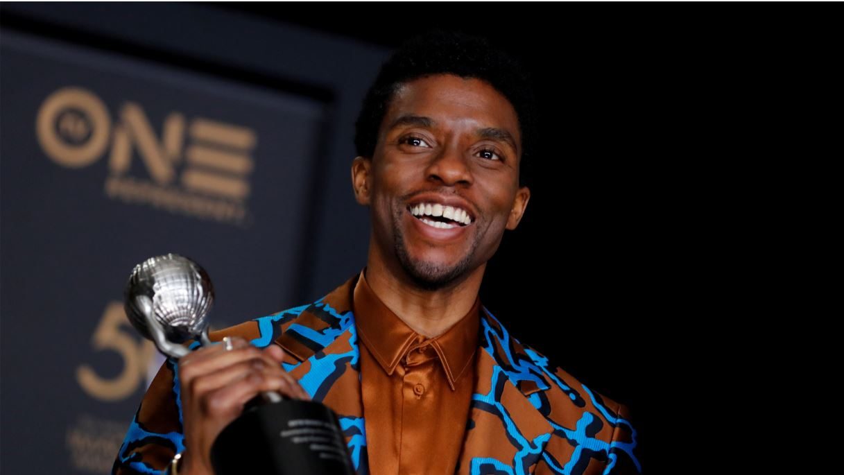 “وفاته فطرت قلوبنا، لقد كان مقاتلاً حقيقياً”.. نتفلكس تعلن تأجيل فعالية حول فيلم بوسمان الأخير