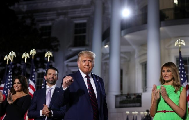 تقسيم المجتمع، شعارات دينية وتهديد بالفوضى.. ما هي حيل ترامب للفوز بالانتخابات الرئاسية؟