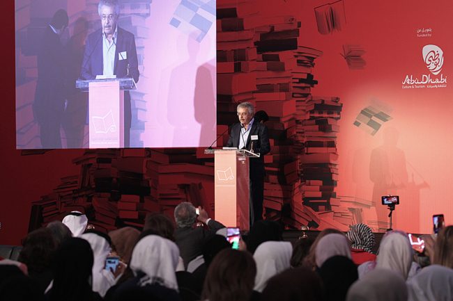 روائيون وأعضاء تحكيم بجائزة الرواية العربية ينتفضون ضد التطبيع.. طالبوا بوقف التمويل الإماراتي للمسابقة