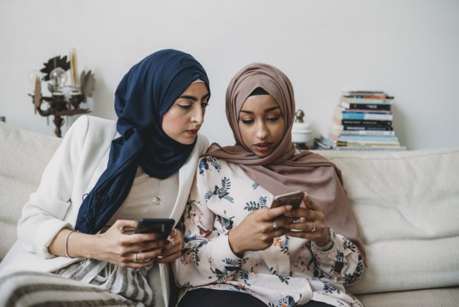 5 حيل نفسية تستخدمها التطبيقات والمواقع للتلاعب بك