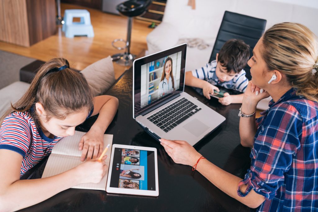 ربما تتسائل ما هو أفضل جهاز لأولادك (Istock)