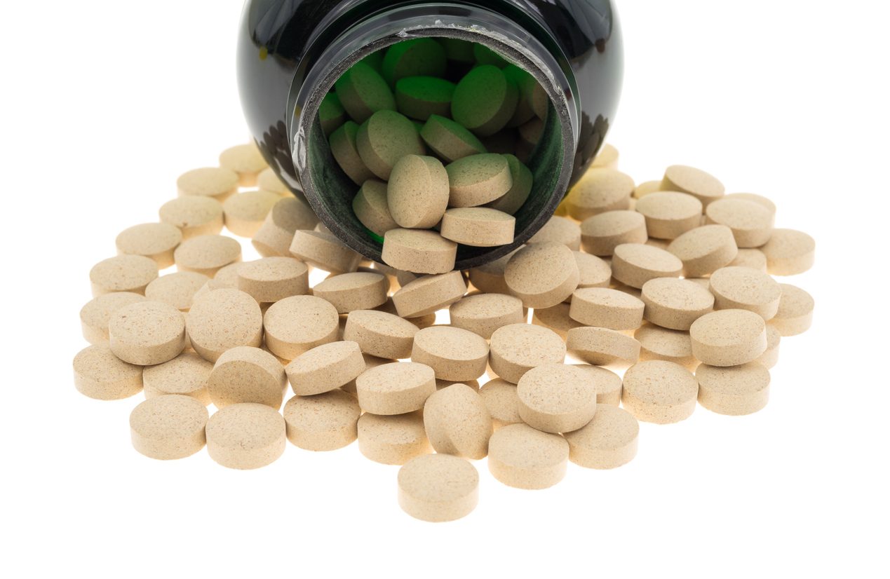 استخدامات حبوب الخميرة، آثارها الجانبية، وحقيقة تأثيرها على زيادة الوزن أو نقصانه