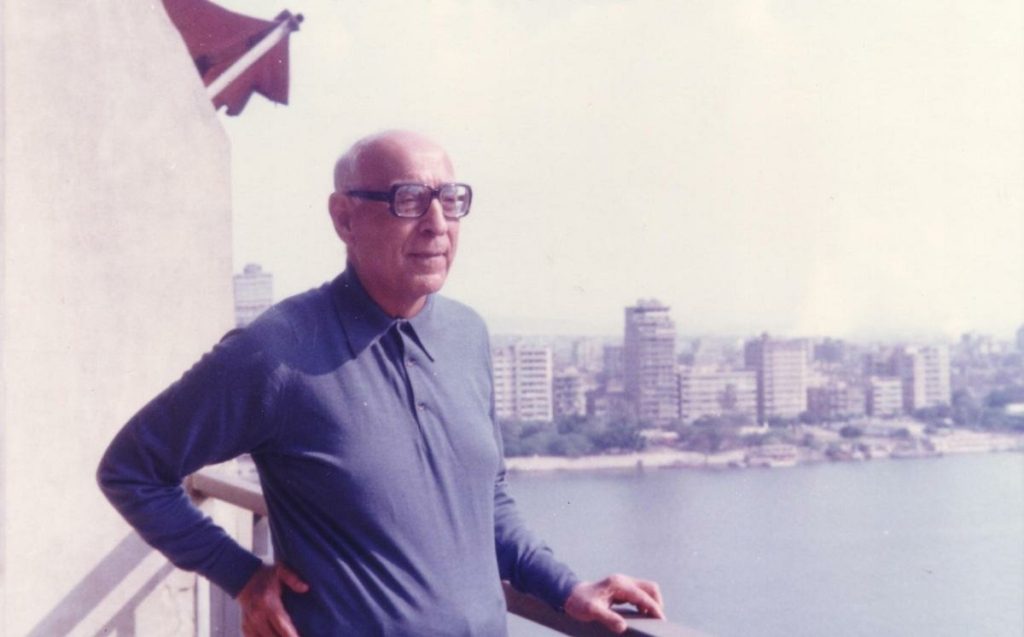 المفكر المصري زكي نجيب محمود - مواقع التواصل الاجتماعي