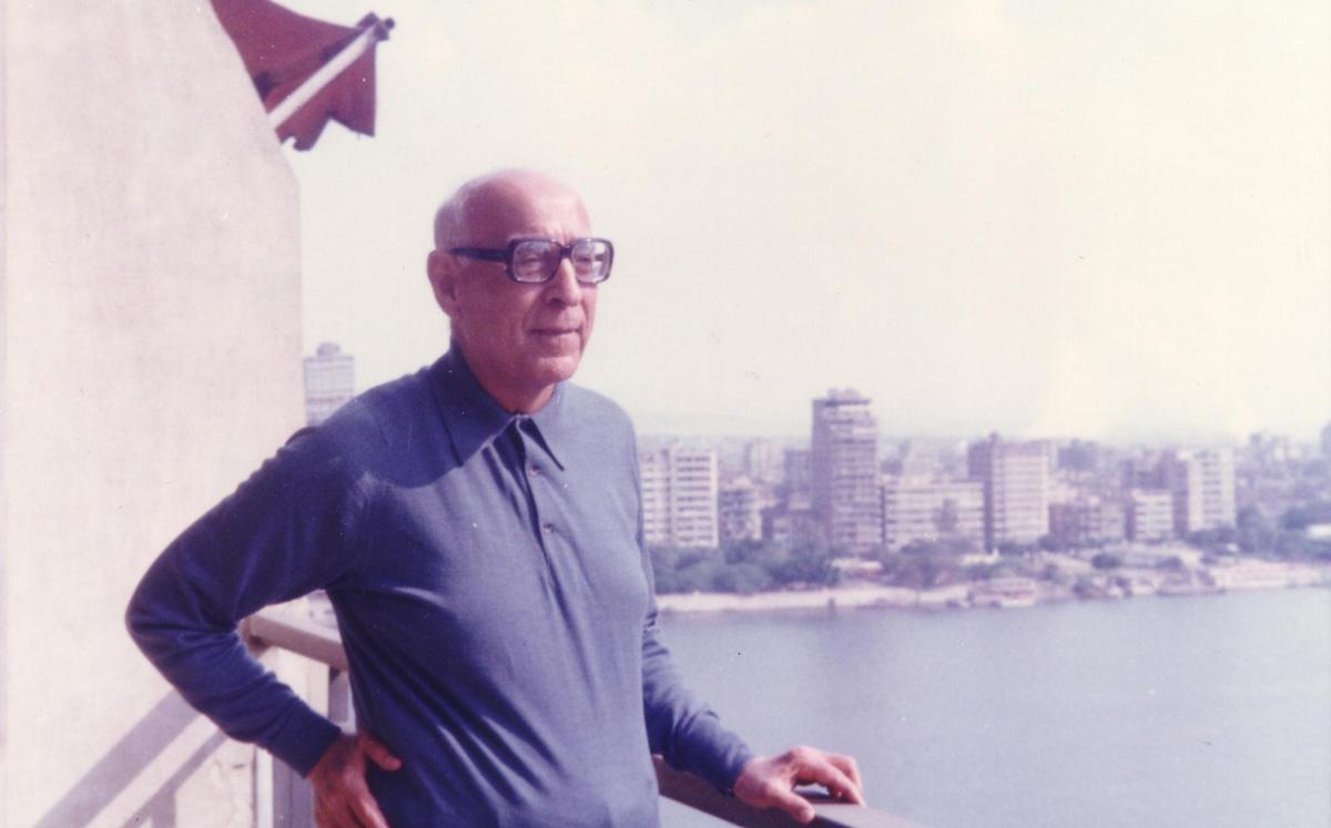 المفكر المصري زكي نجيب محمود - مواقع التواصل الاجتماعي