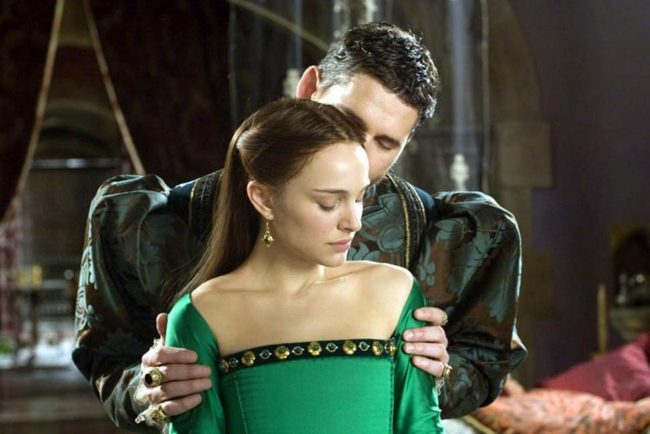 حارب الكنيسة وغيّر مذهب إنجلترا لأجلها، ثم أعدمها.. قصة حب الملك هنري وآن بولين