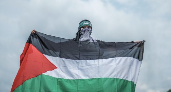 “ستدفعهم للمواجهة بعيداً عن الدبلوماسية”.. موقع أمريكي: صفقة التطبيع الإماراتية لن تحقق السلام للفلسطينيين