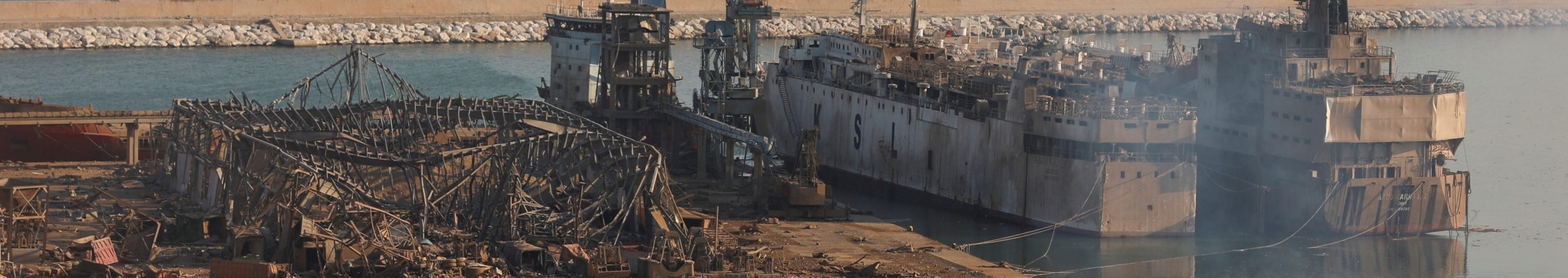 وفقد لبنان شريانه الاقتصادي الحيوي.. كيف يزيد انفجار مرفأ بيروت من أوجاع اللبنانيين؟