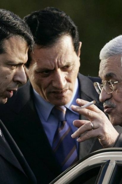محمود عباس ومحمد دحلان (أرشيف)