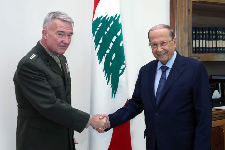رويترز/ ميشيل عون على اليمين