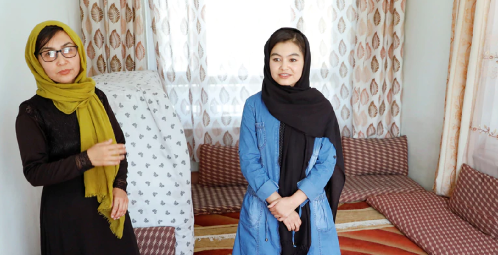 نجت من مذبحة دموية نفذتها داعش، ثم نالت المركز الأول بامتحان الجامعة الأفغانية.. فماذا ستفعل معها طالبان؟