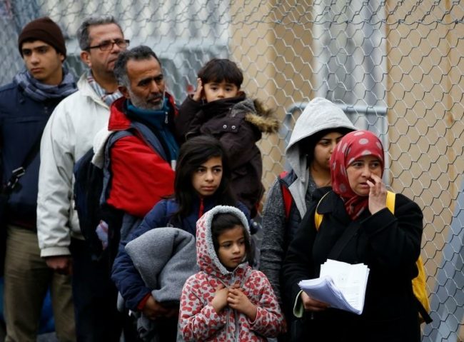 بعد اقتراح غلق المساجد ومنع الصوم.. هل تصبح تأدية الشعائر الإسلامية في النمسا جريمة؟